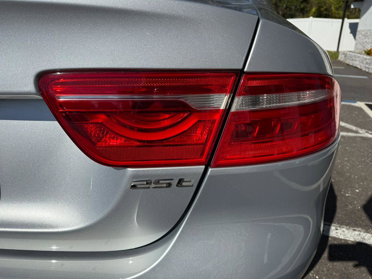 Used 2017 Jaguar XE Premium image 5