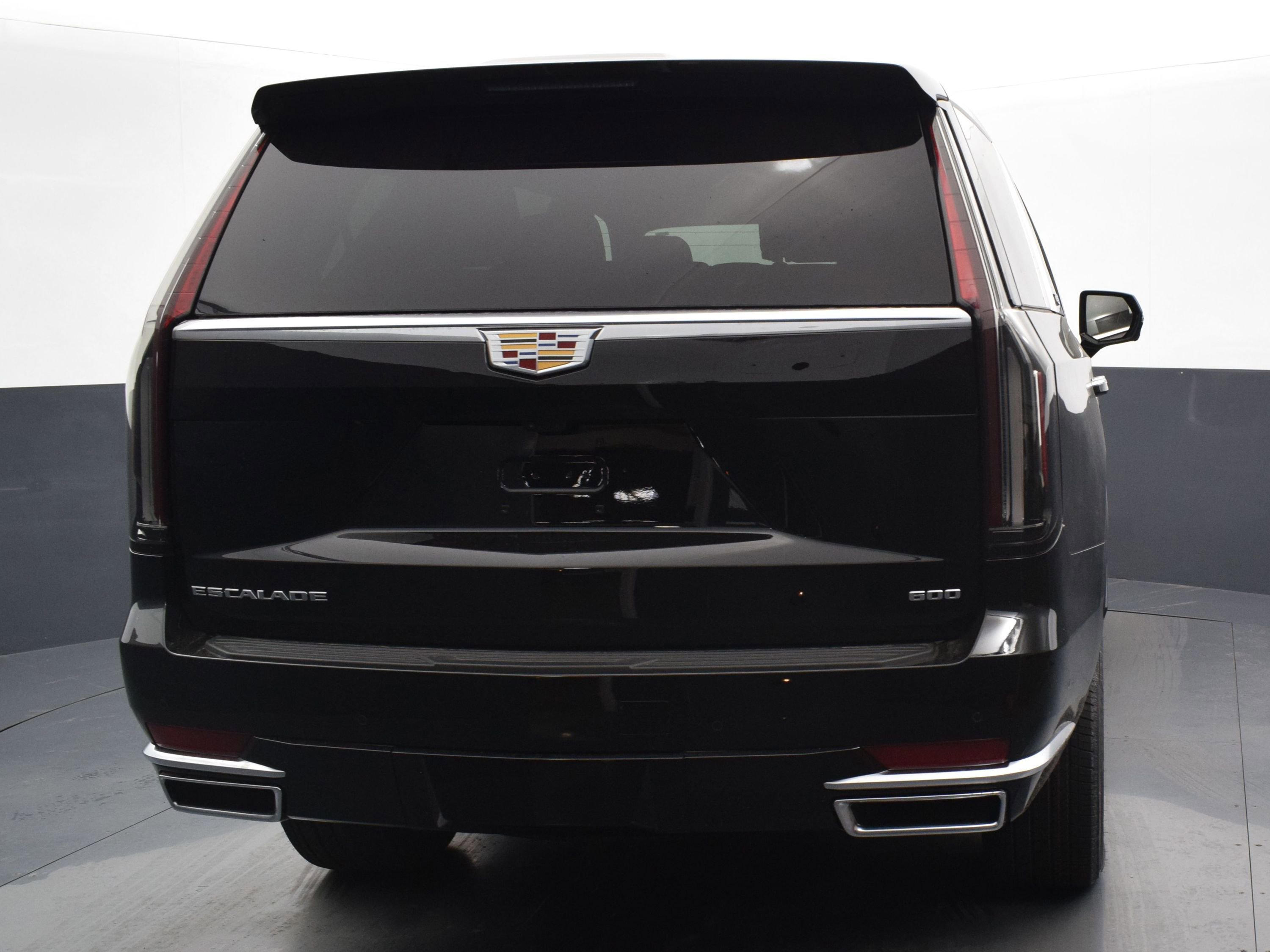 Used 2024 Cadillac Escalade Premium Luxury image 4