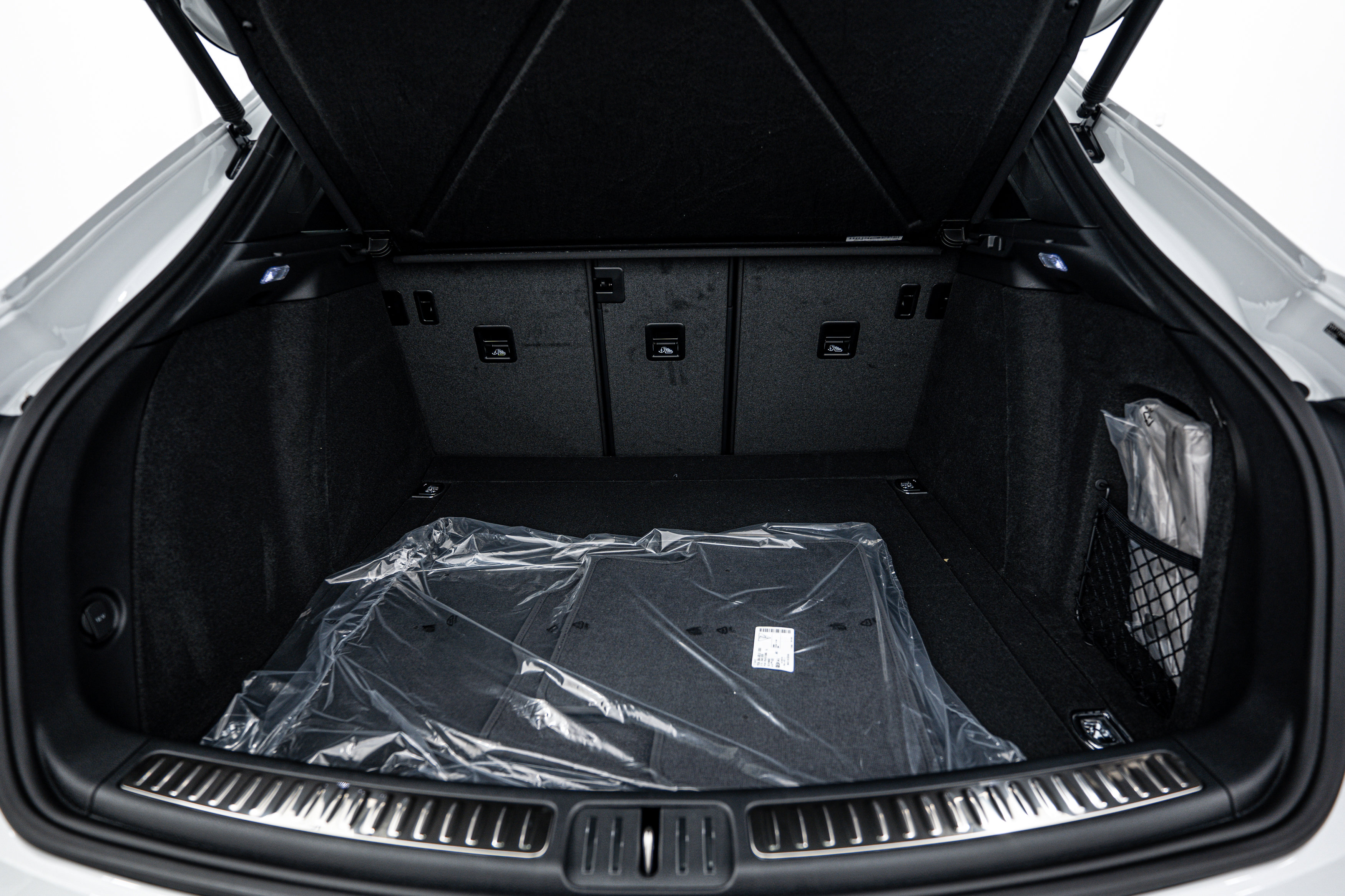 New 2025 Porsche Macan image 24