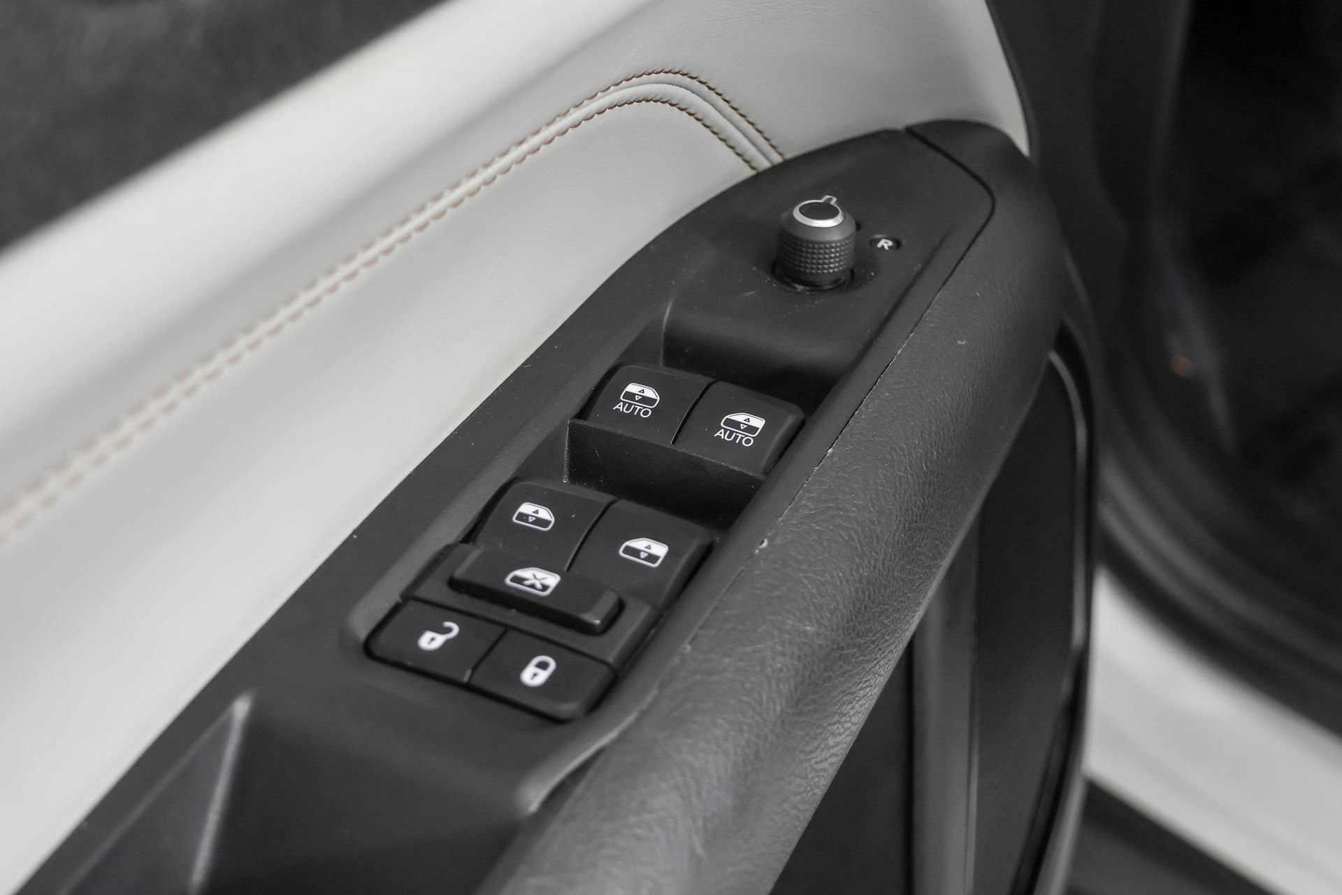 Used 2024 Jeep Compass Limited AWD/4WD image 33