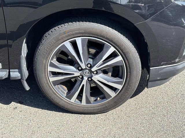 Used 2017 Nissan Pathfinder Platinum w/ Family Entertainment Package AWD/4WD image 7