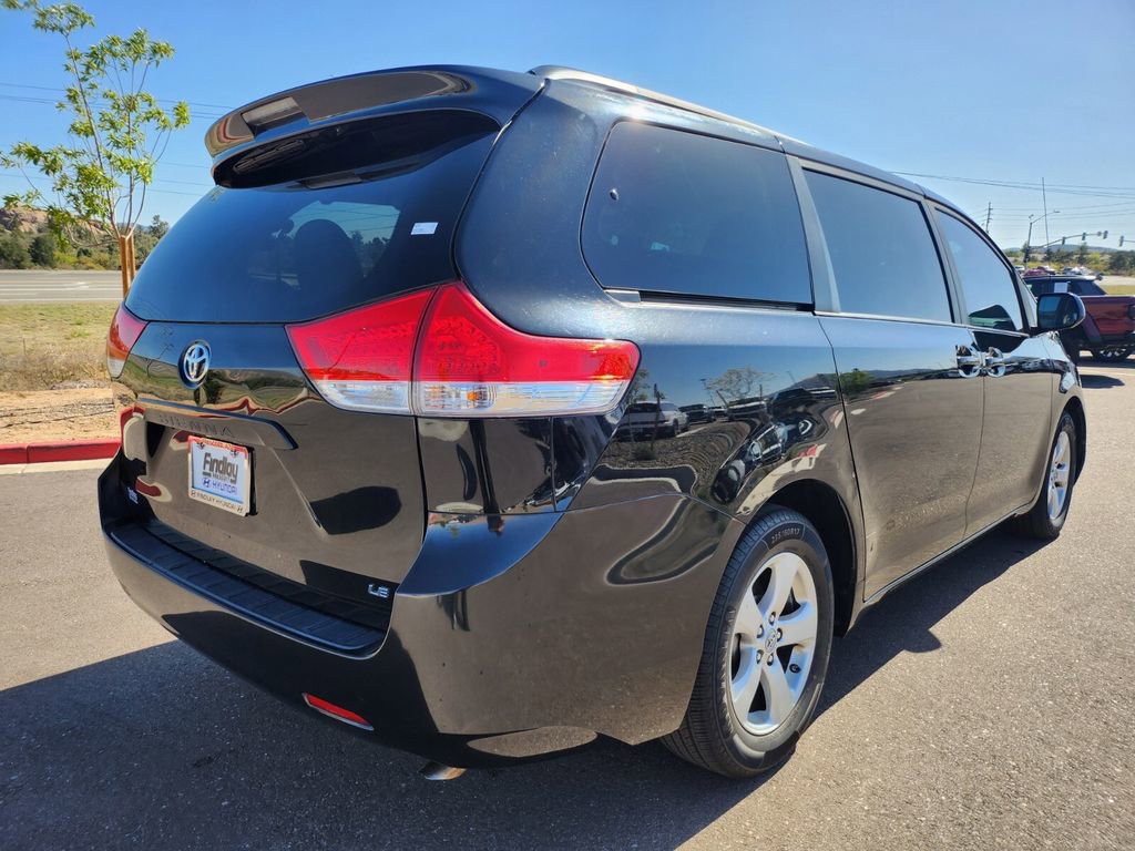 Used 2012 Toyota Sienna LE w/ Towing Pkg FWD image 4