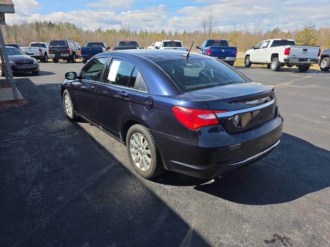Used 2011 Chrysler 200 Touring FWD image 8