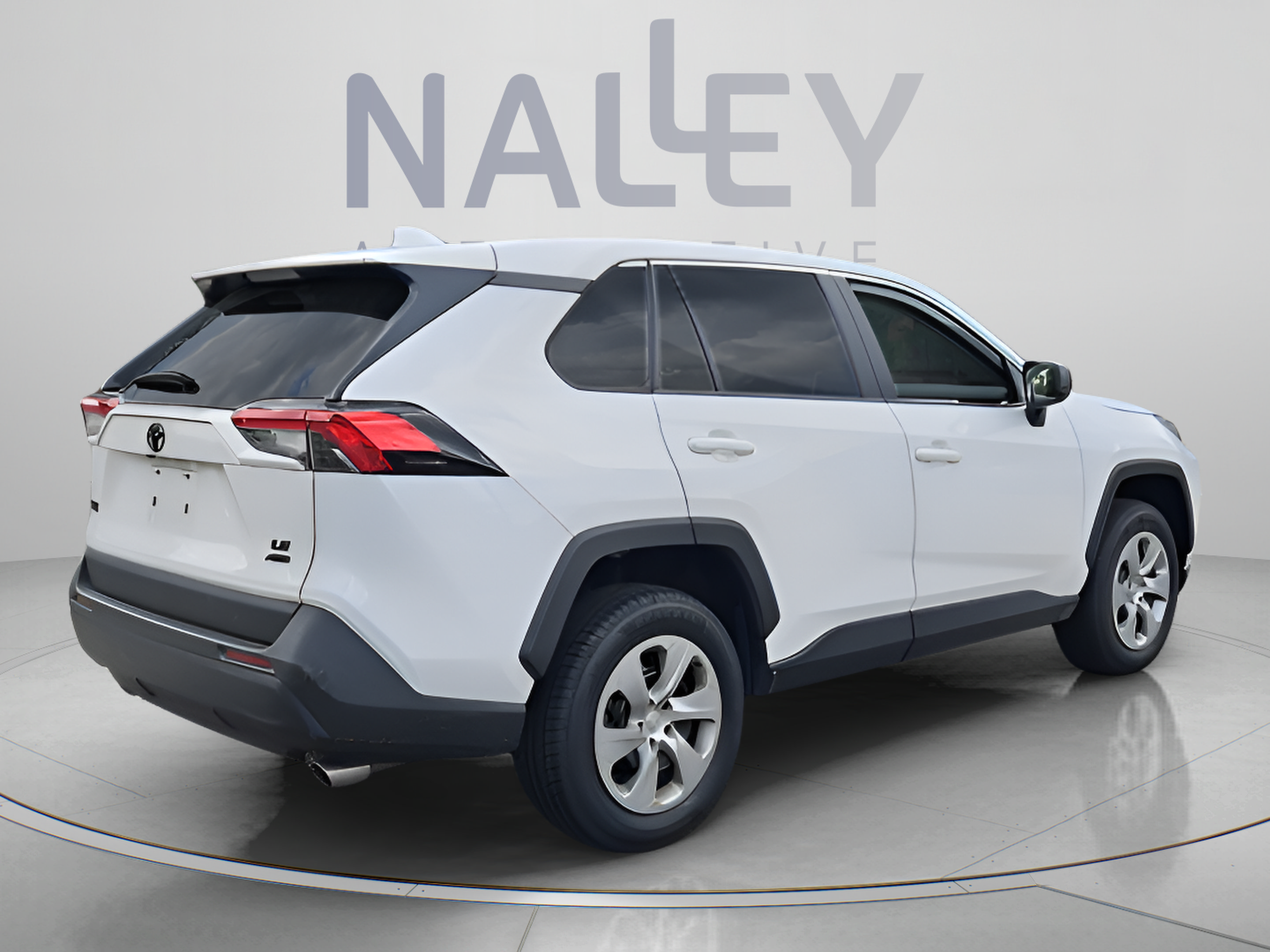 Used 2023 Toyota RAV4 LE AWD/4WD image 5