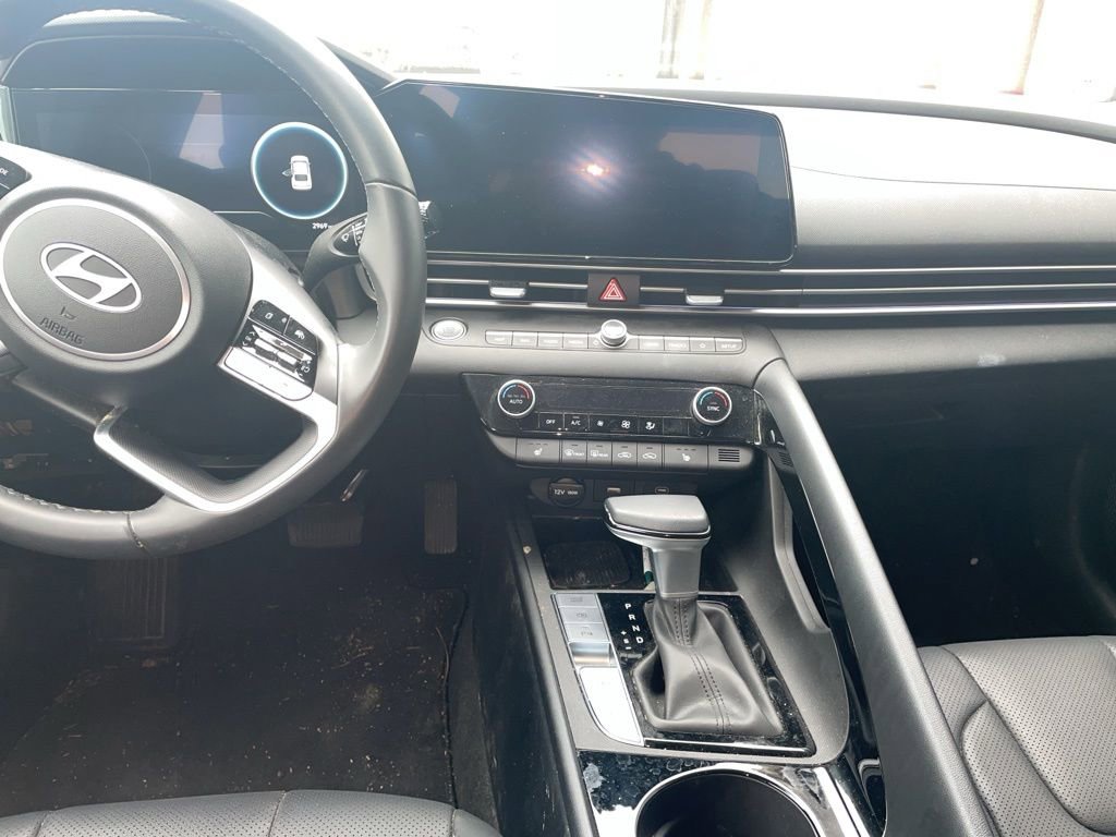 Used 2024 Hyundai Elantra Limited image 15