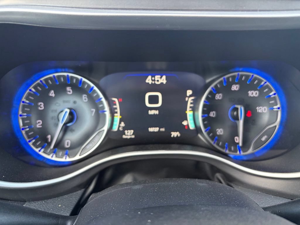 Certified 2025 Chrysler Pacifica Select FWD image 34