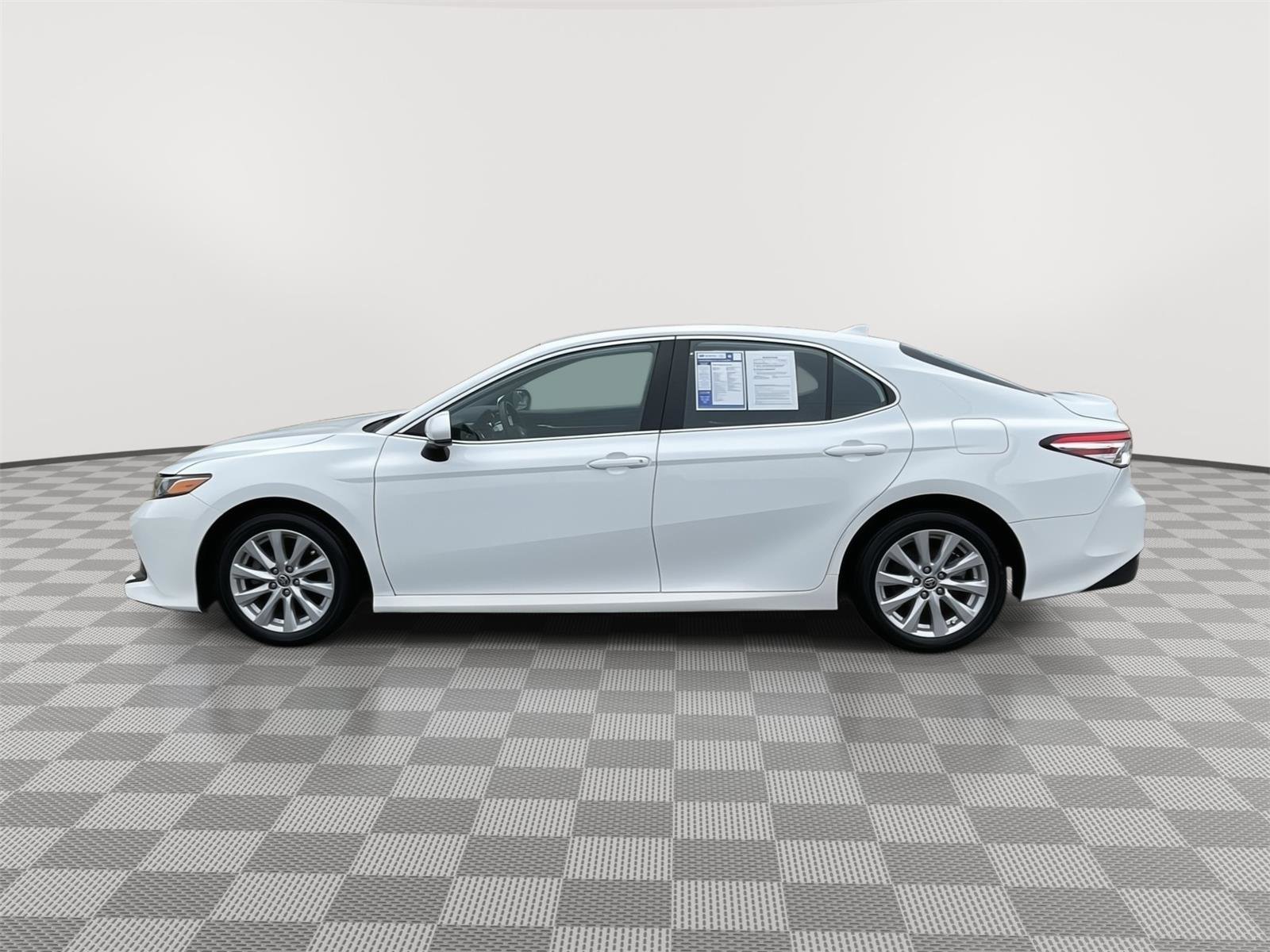 Used 2020 Toyota Camry LE image 4