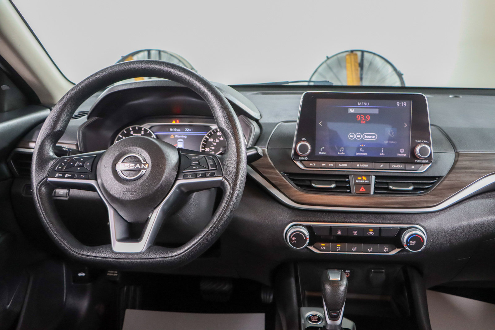Used 2024 Nissan Altima 2.5 SV FWD image 17