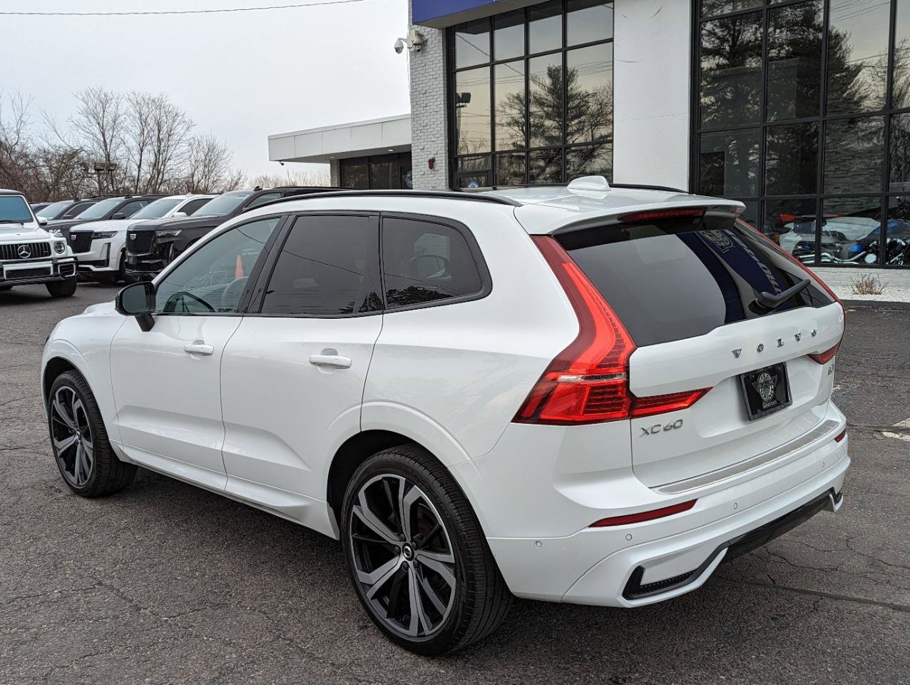 Used 2022 Volvo XC60 B5 R-Design w/ Advanced Package image 10