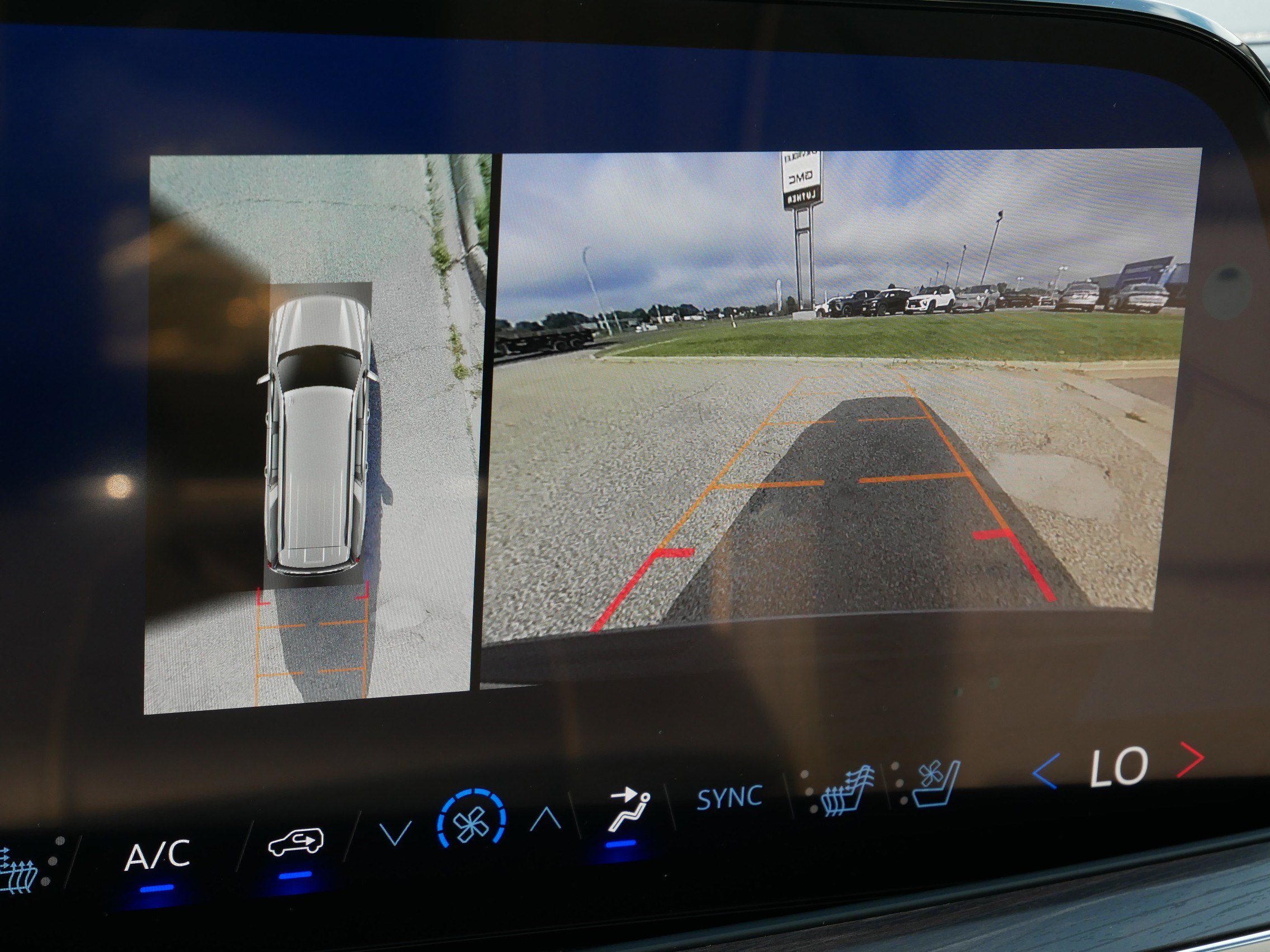 New 2025 Chevrolet Suburban Premier image 27