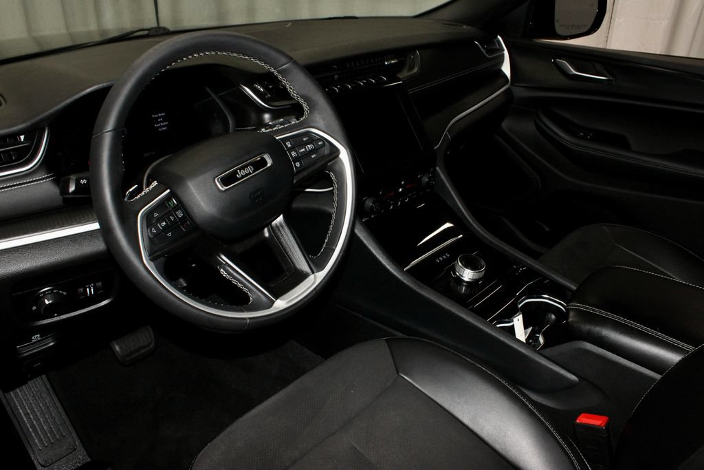 Used 2023 Jeep Grand Cherokee Altitude AWD/4WD image 25
