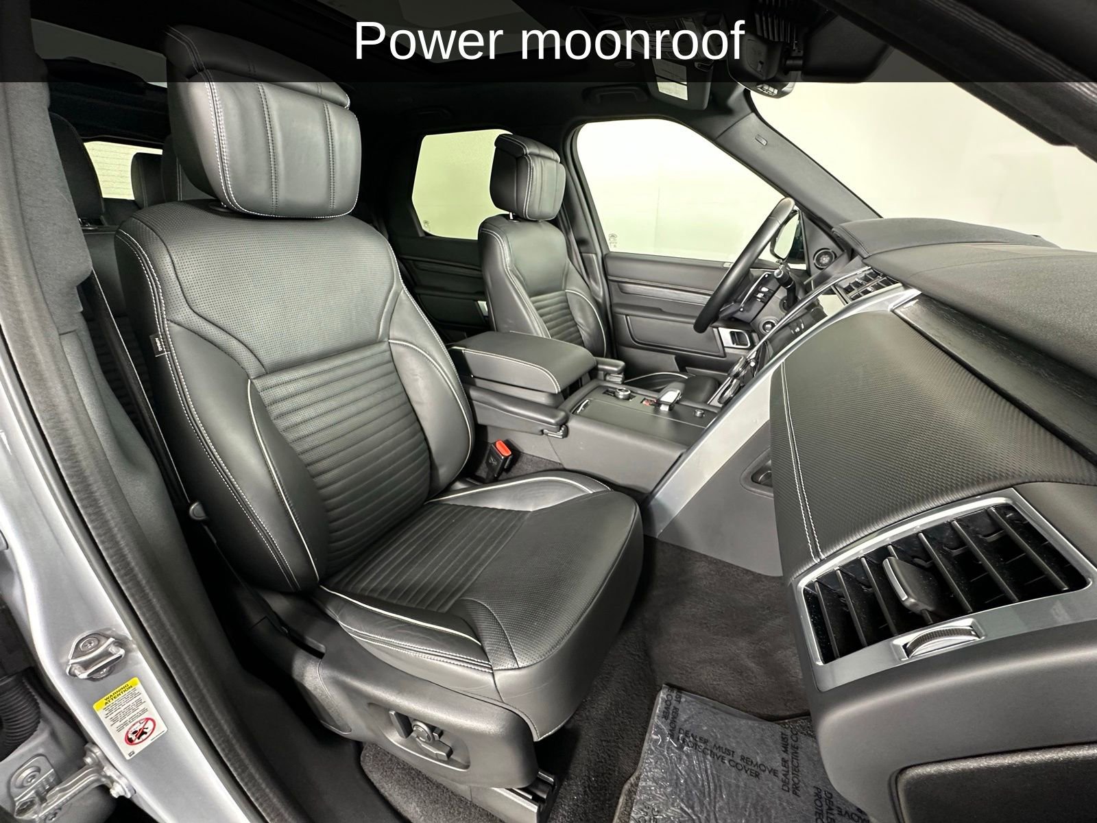 Used 2023 Land Rover Discovery Metropolitan Edition image 6