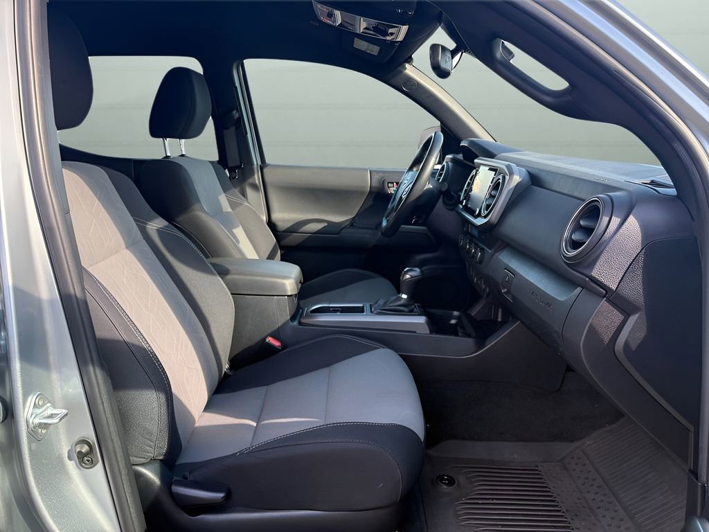 Used 2022 Toyota Tacoma TRD Off-Road image 16