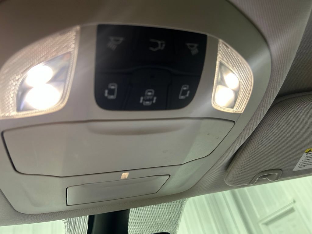 Used 2024 Chrysler Pacifica Touring-L FWD image 32