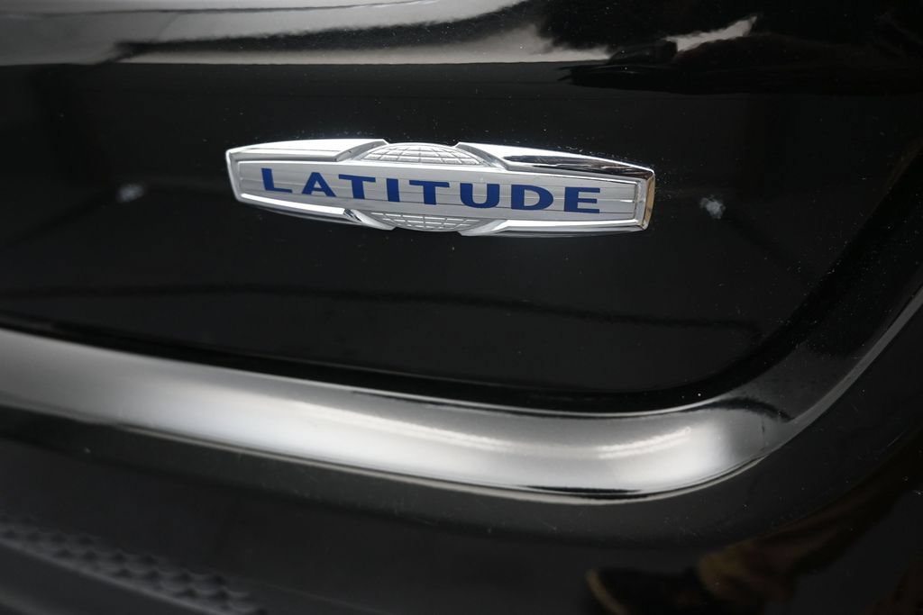Used 2024 Jeep Compass Latitude AWD/4WD image 33