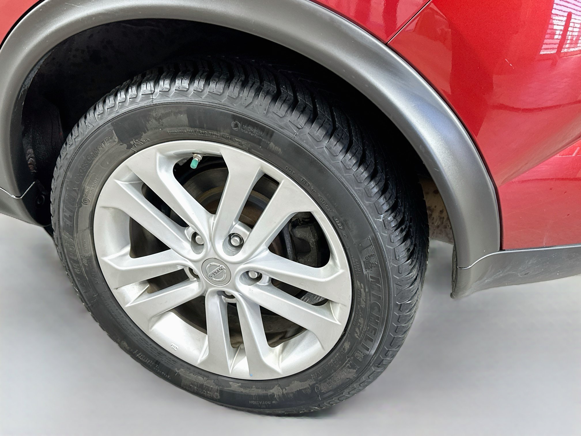 Used 2011 Nissan Juke SL FWD image 30