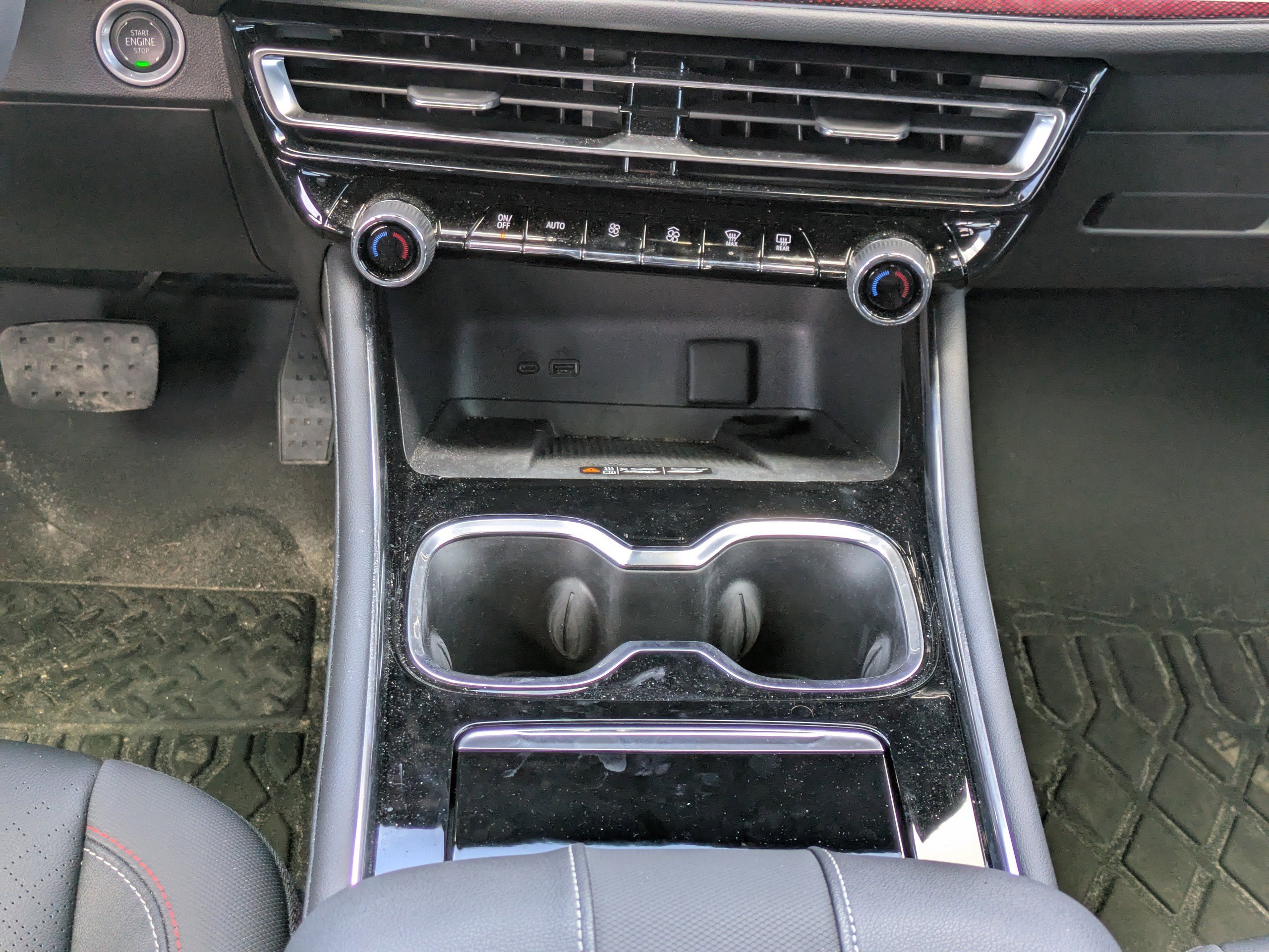 Used 2024 Chevrolet Traverse RS image 17