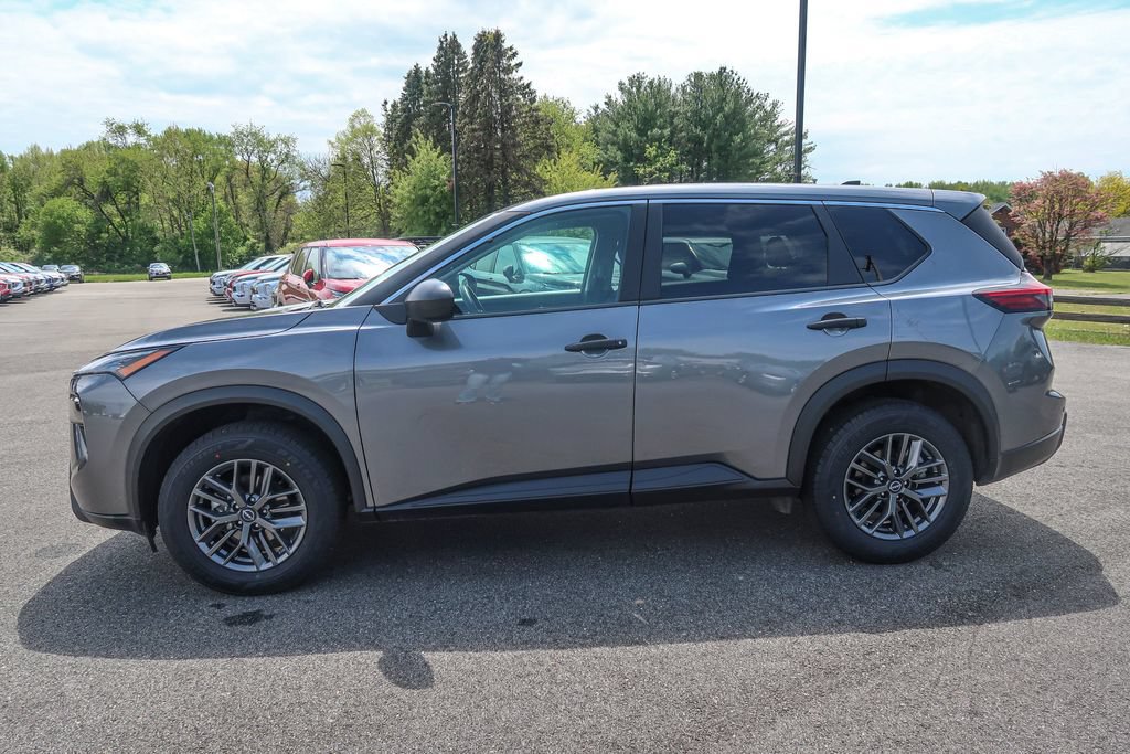 Used 2024 Nissan Rogue S FWD image 2