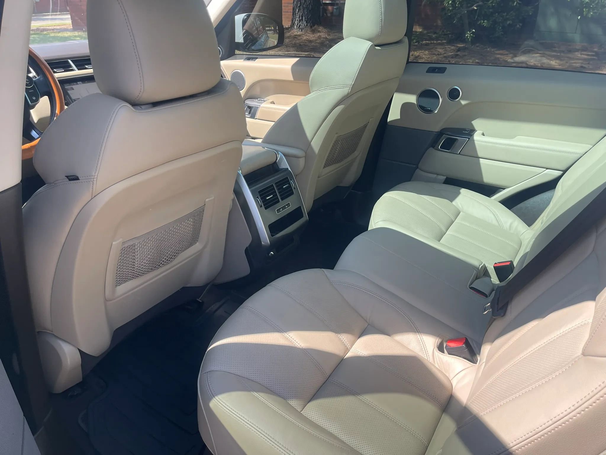 Used 2016 Land Rover Range Rover Sport SE image 12