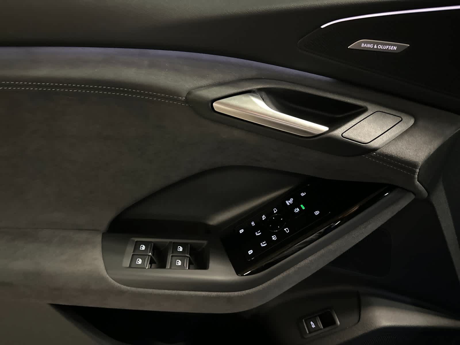 New 2027 Audi SQ6 e-tron Prestige AWD/4WD image 12