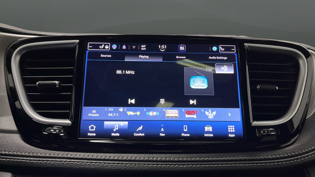 Used 2024 Chrysler Pacifica Premium FWD image 32