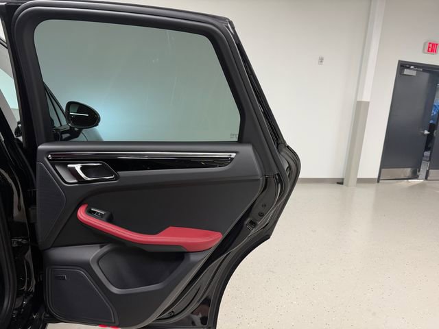 Certified 2026 Porsche Macan Turbo AWD/4WD image 37
