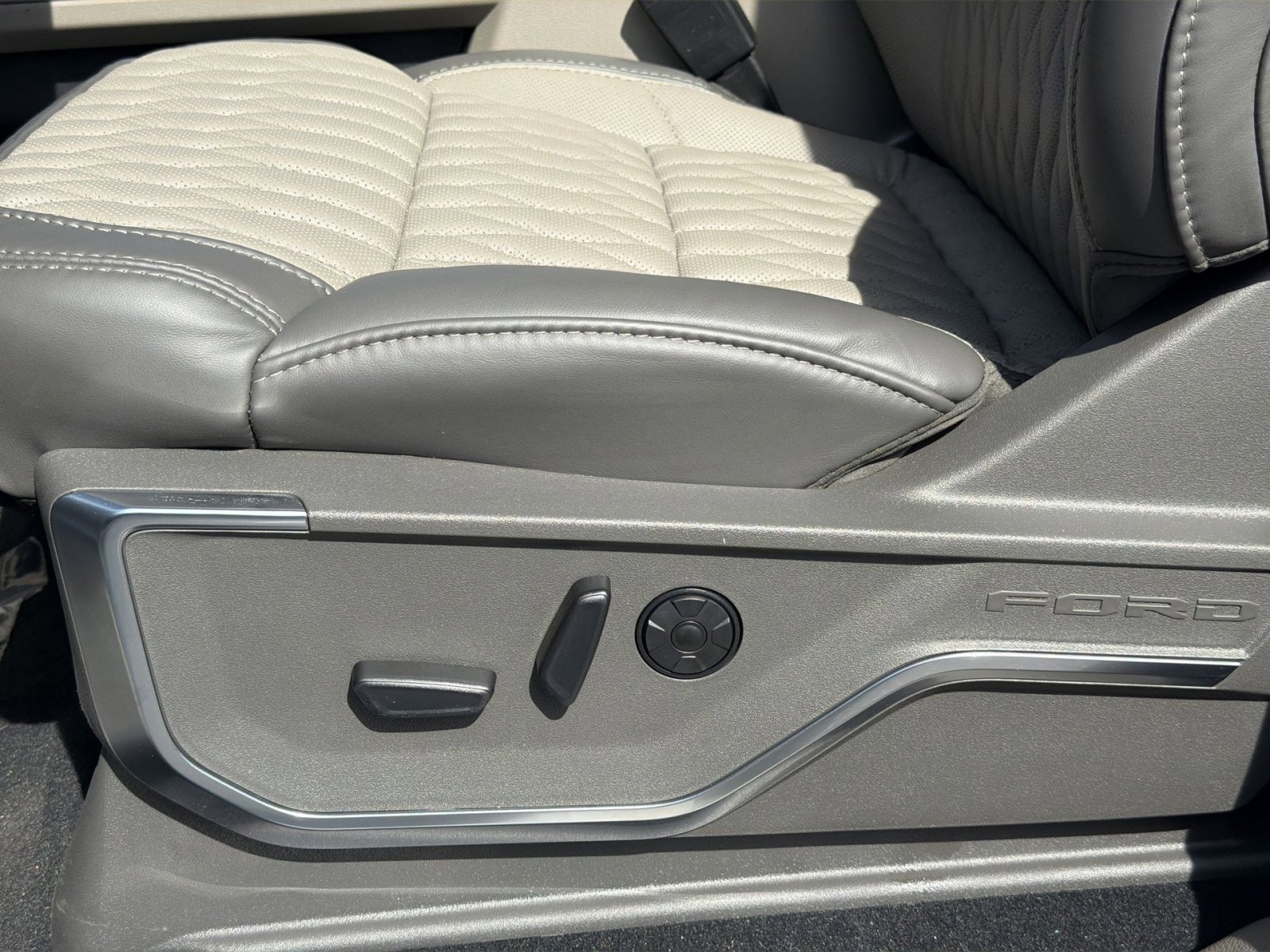 New 2026 Ford F450 Platinum w/ Platinum Plus Package image 29