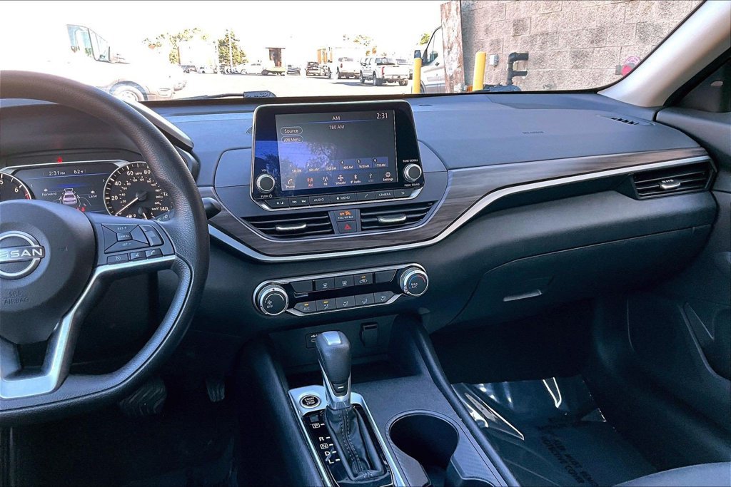 Used 2025 Nissan Altima 2.5 SV FWD image 6