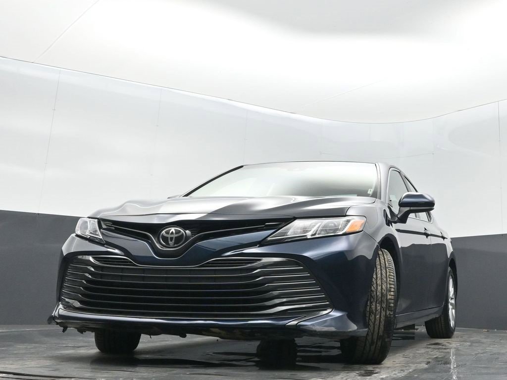 Used 2018 Toyota Camry LE image 29