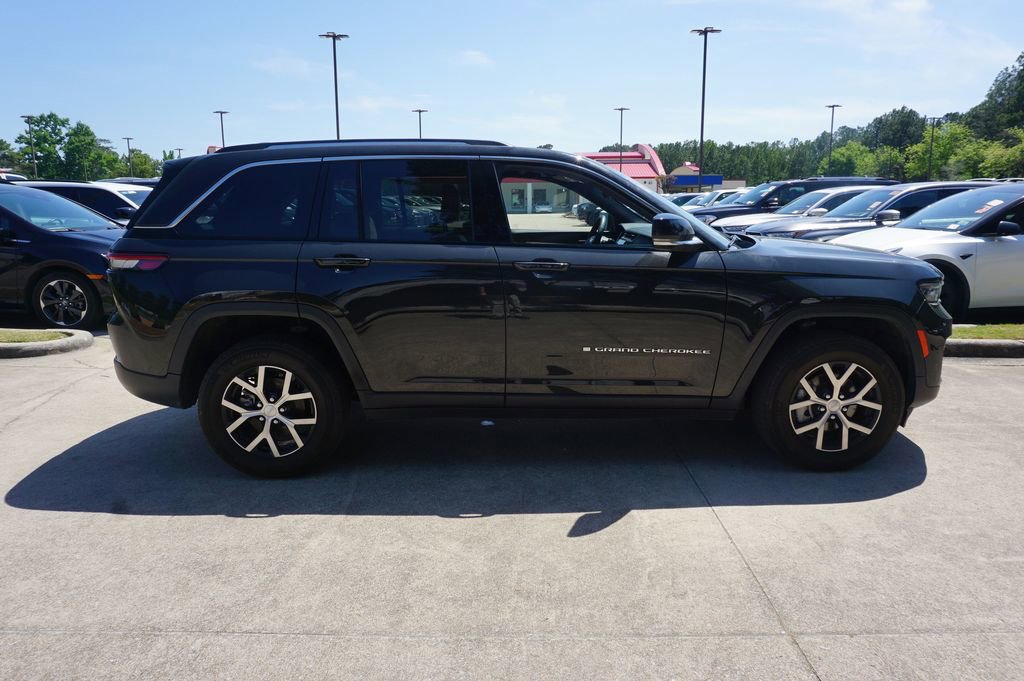 Used 2023 Jeep Grand Cherokee Limited AWD/4WD image 22