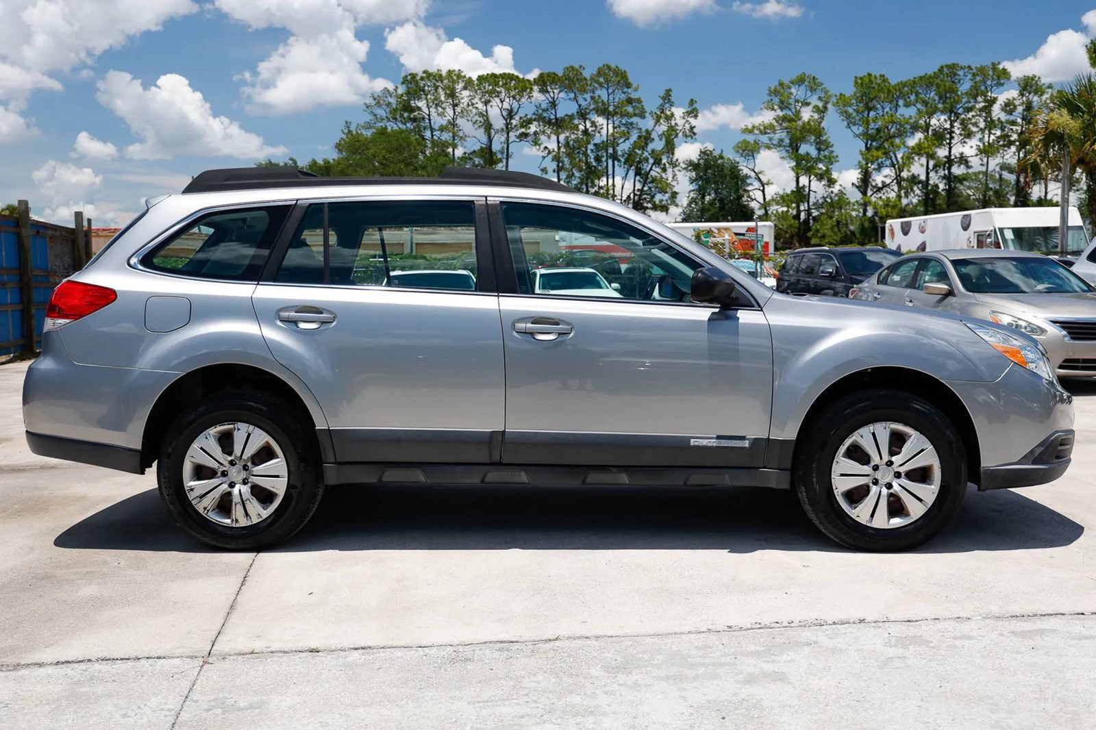 Used 2011 Subaru Outback 2.5i AWD/4WD image 8