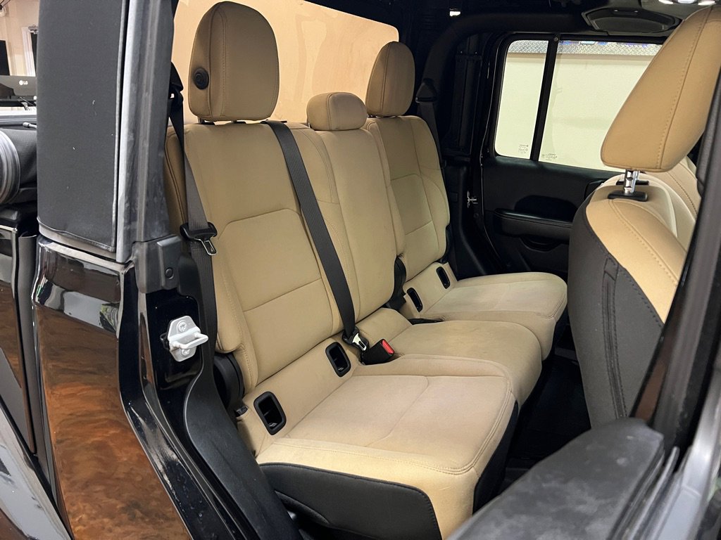 Used 2020 Jeep Gladiator Overland image 35