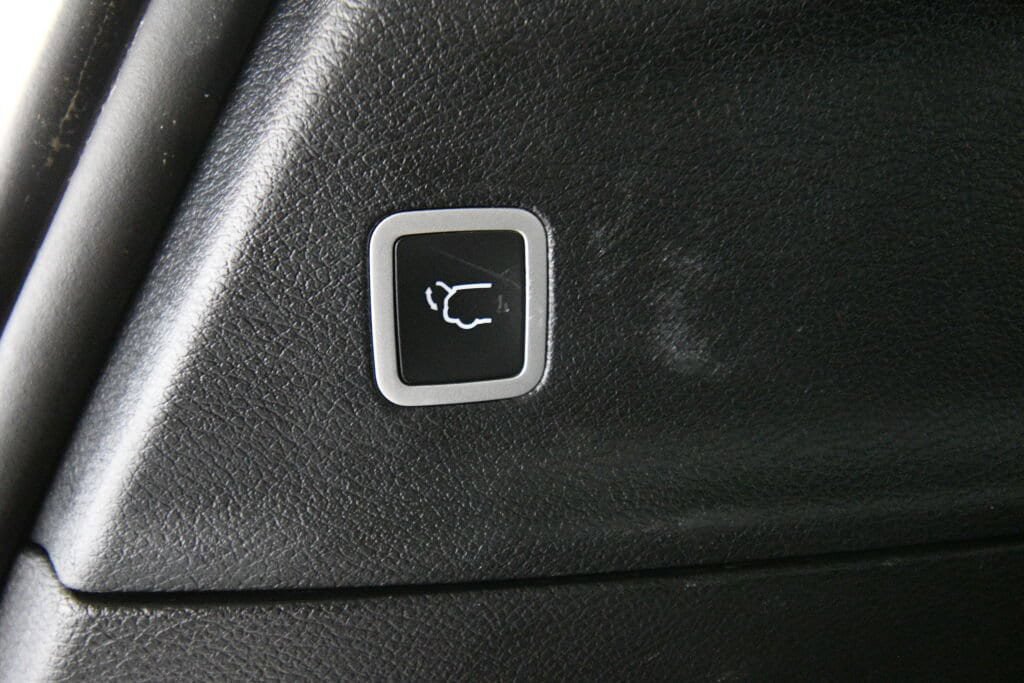 Used 2025 Chrysler Pacifica Limited FWD image 26