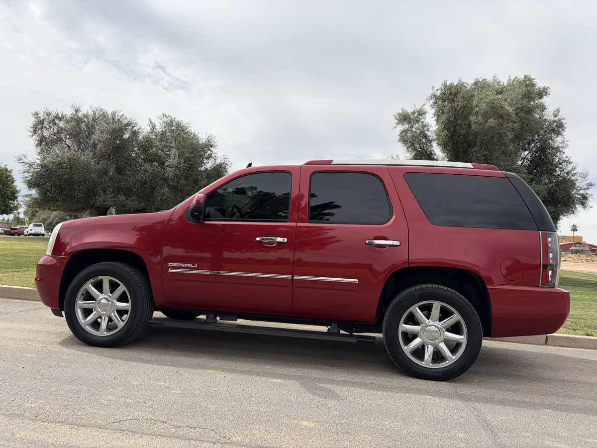 Used 2012 GMC Yukon Denali AWD/4WD image 3