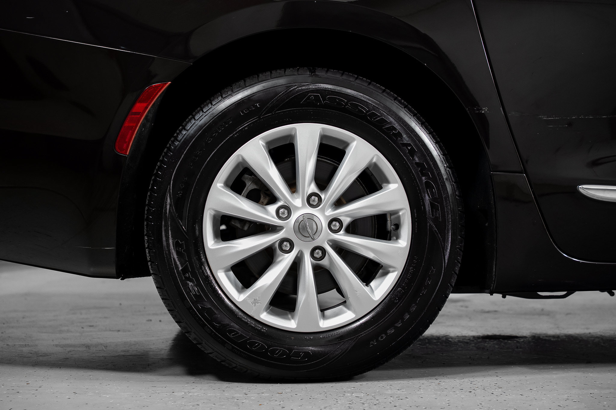 Used 2018 Chrysler Pacifica Touring-L w/ Advanced Safetytec Group FWD image 7