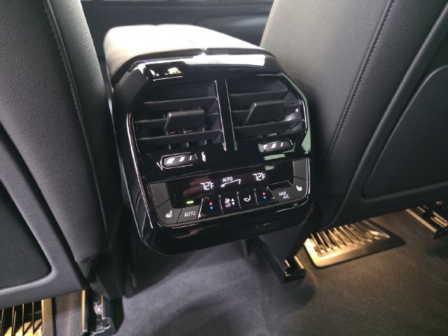 Certified 2026 BMW iX xDrive45 AWD/4WD image 33
