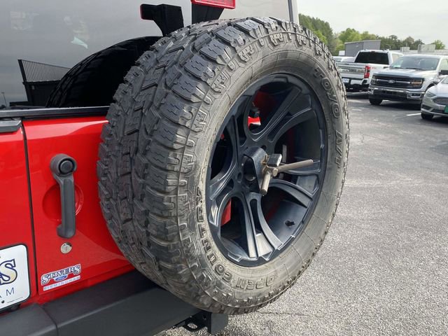 Used 2015 Jeep Wrangler Unlimited Rubicon w/ Connectivity Group image 29