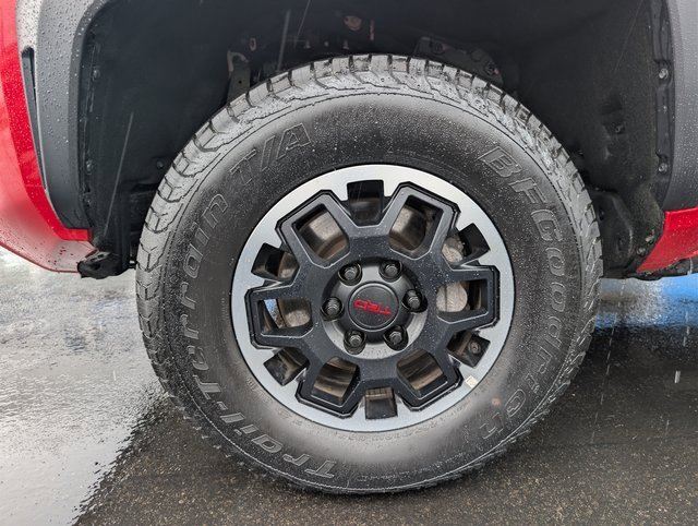 Used 2024 Toyota Tacoma TRD Off-Road image 27