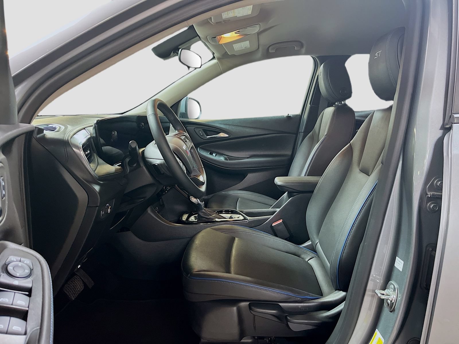 Used 2025 Buick Encore GX Sport Touring AWD/4WD image 19
