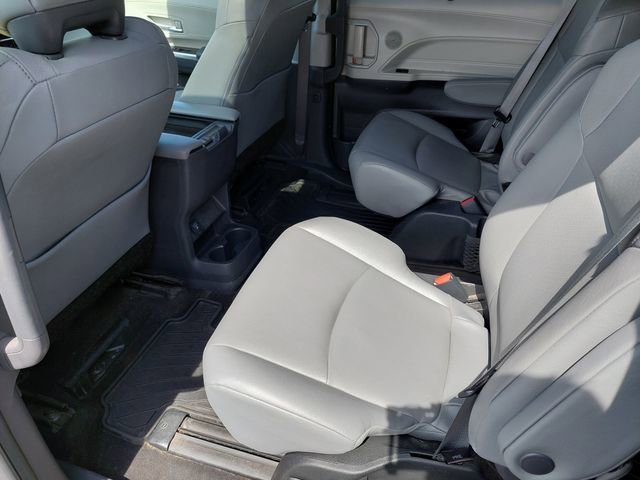 Used 2024 Toyota Sienna XLE w/ XLE Plus Package image 22