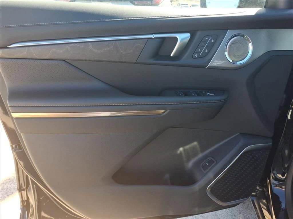 New 2026 Buick Enclave Avenir w/ Super Cruise Package FWD image 12