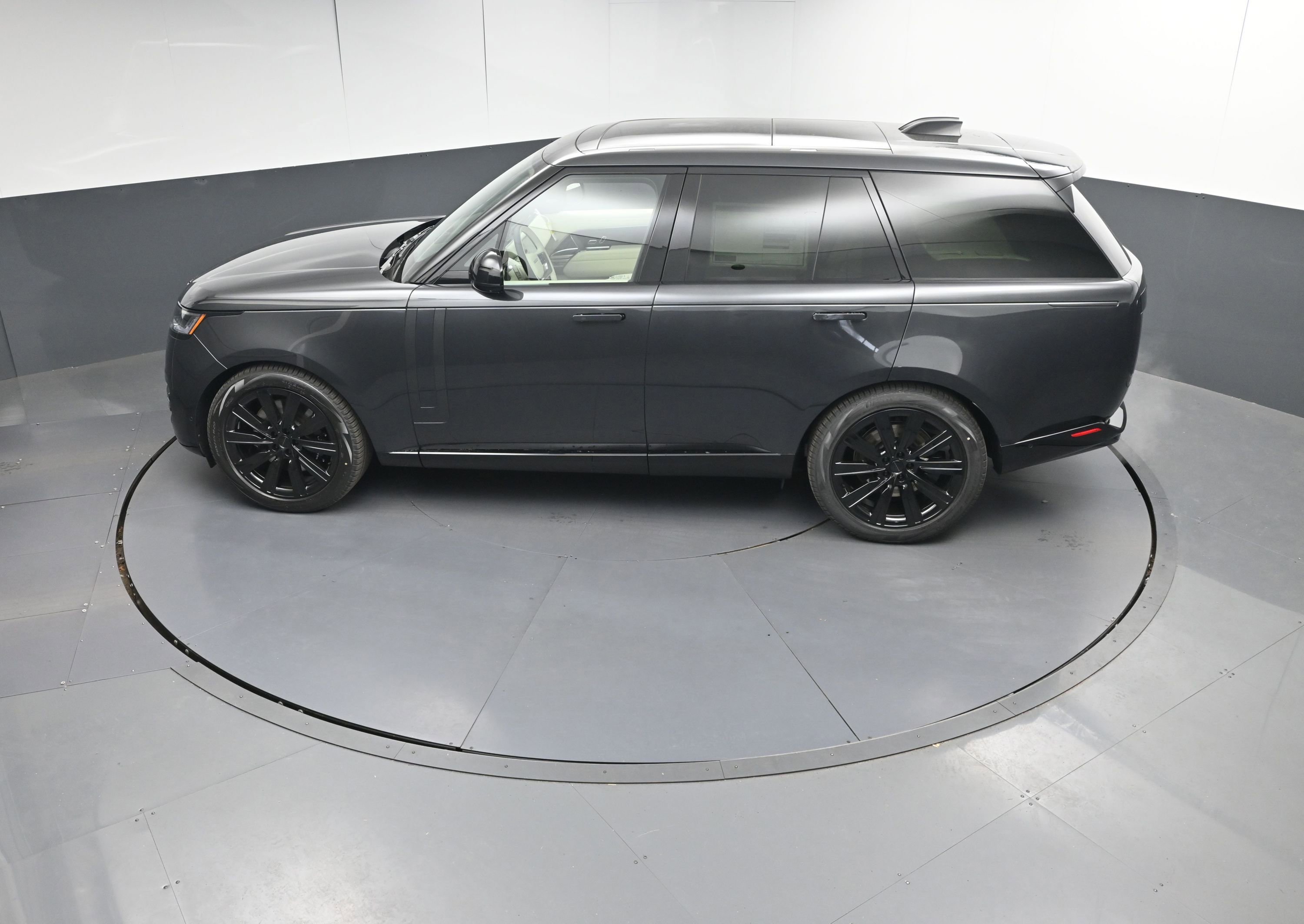 New 2026 Land Rover Range Rover SE image 32