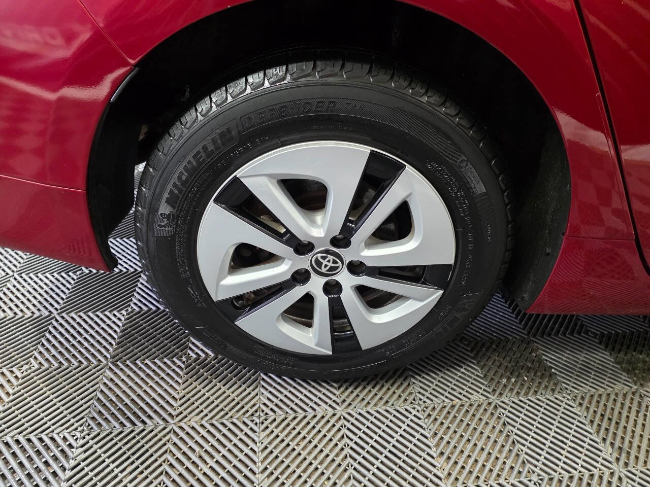 Used 2017 Toyota Prius Three FWD image 38