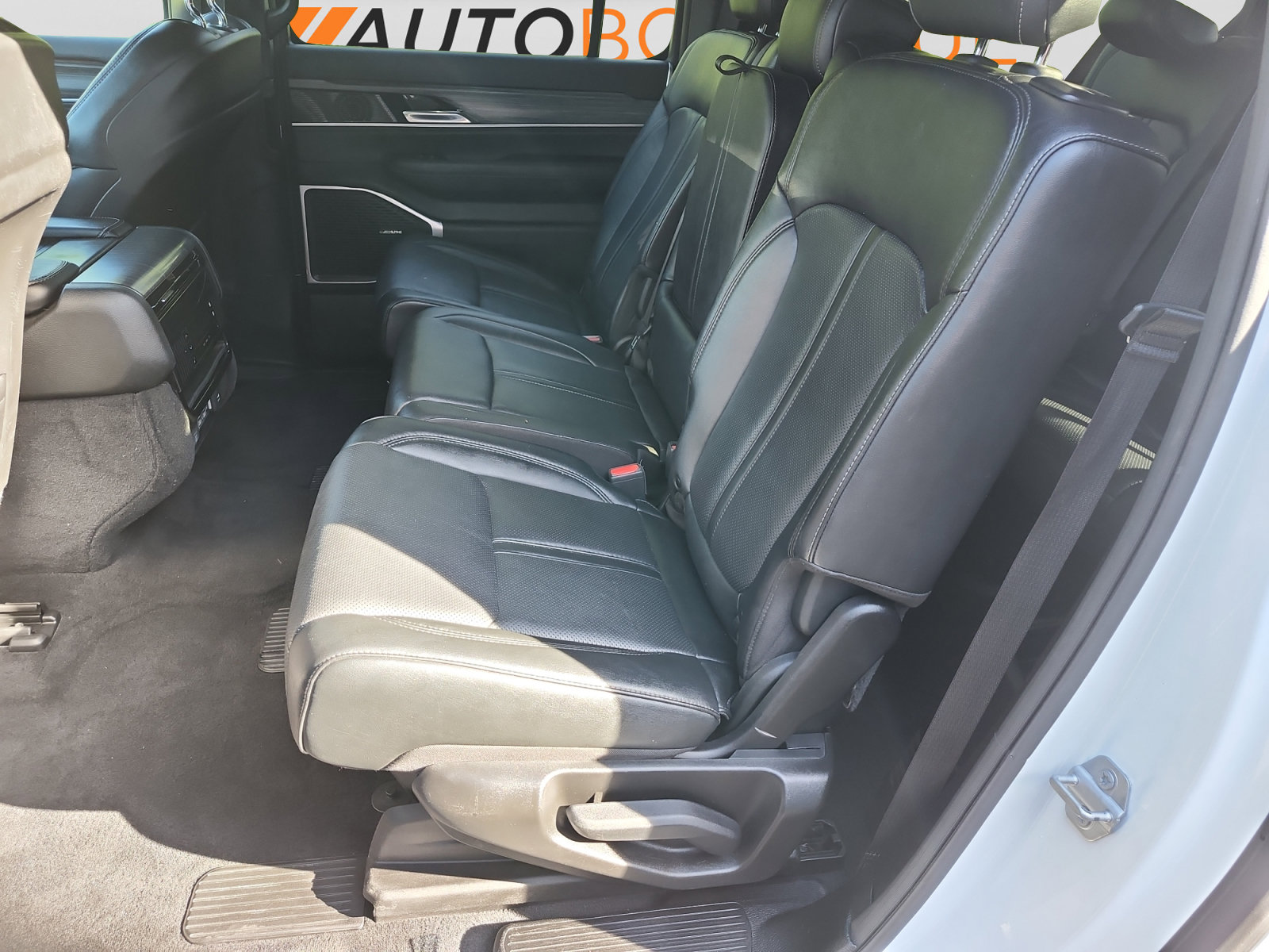 Used 2023 Jeep Wagoneer L Series III w/ Preferred Equipment Group AWD/4WD image 14