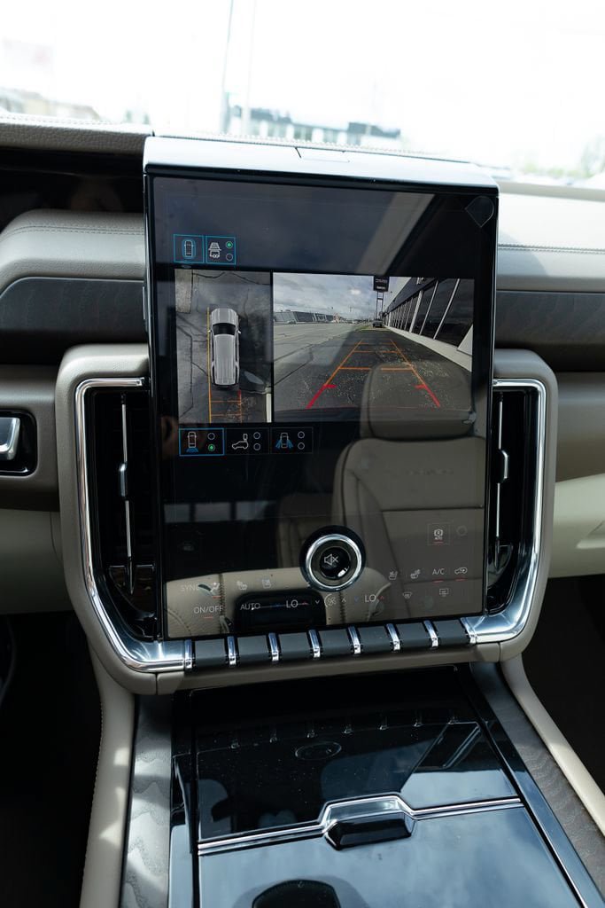New 2026 GMC Yukon XL Denali w/ Sun & Power Step Package AWD/4WD image 10