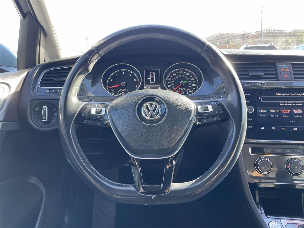 Used 2019 Volkswagen Golf SE image 16