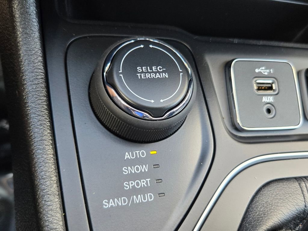 Used 2021 Jeep Cherokee Latitude Lux image 24