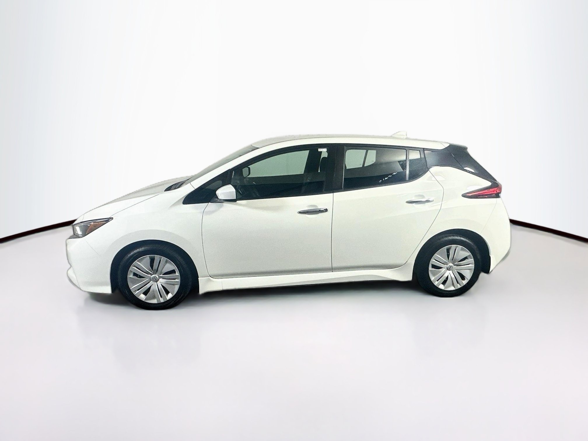 Used 2024 Nissan Leaf S FWD image 4