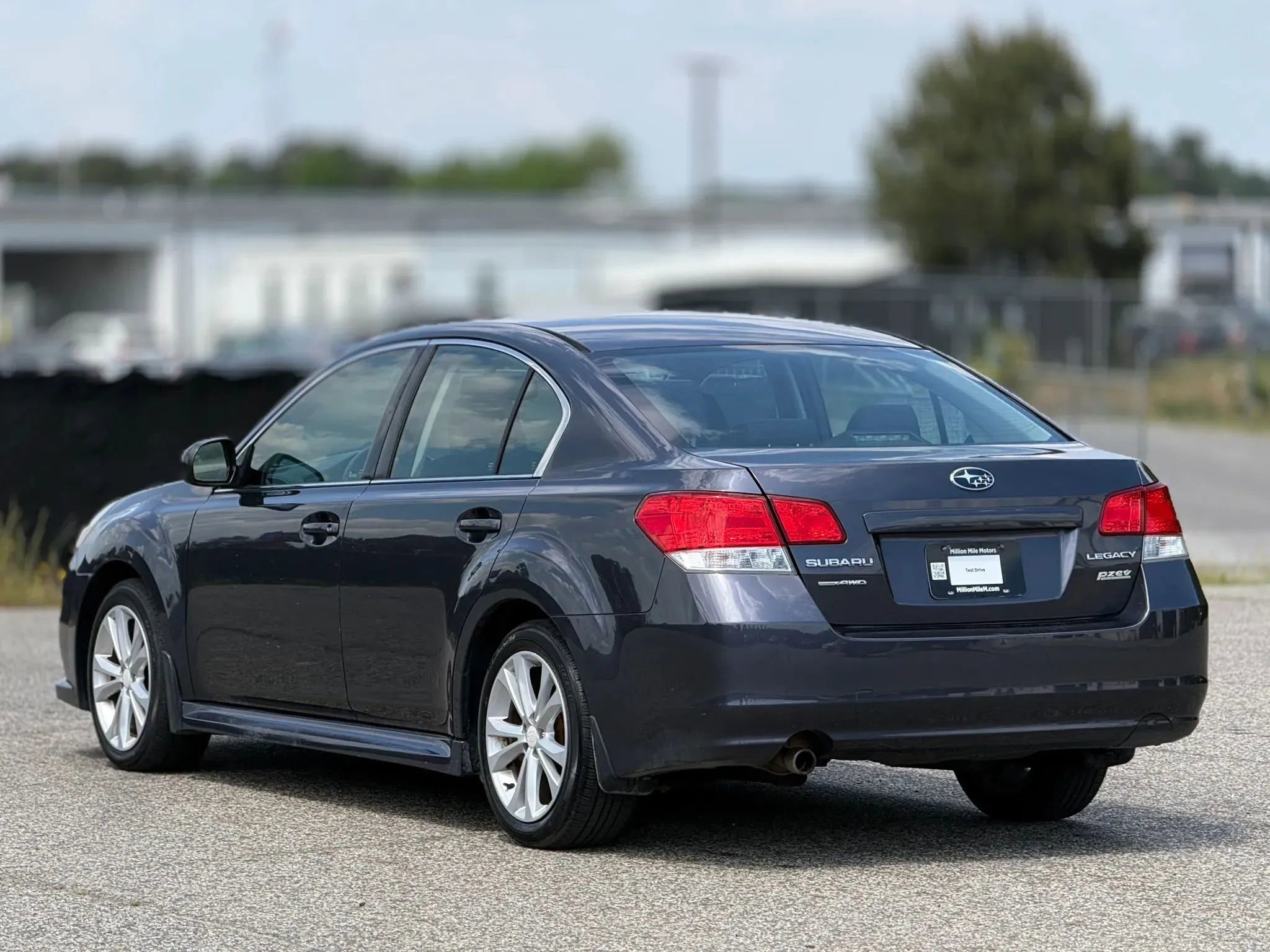 Used 2013 Subaru Legacy 2.5i Premium w/ All-Weather Pkg AWD/4WD image 10