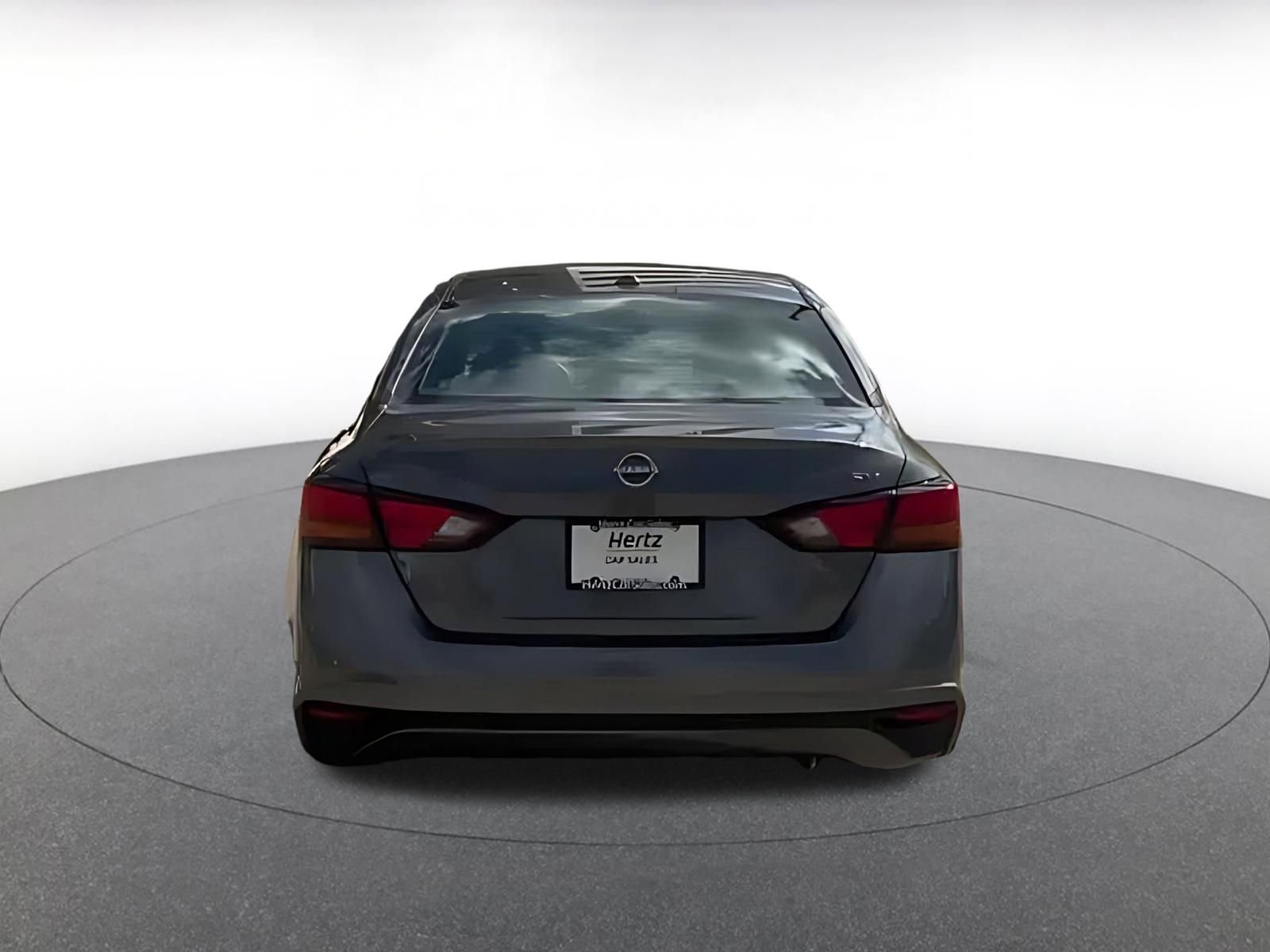 Used 2024 Nissan Altima 2.5 SV image 10